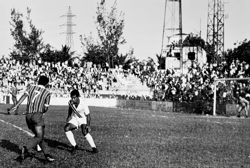 Garrincha jogou por 60 minutos, pegou na bola sete vezes e deu um chute a gol