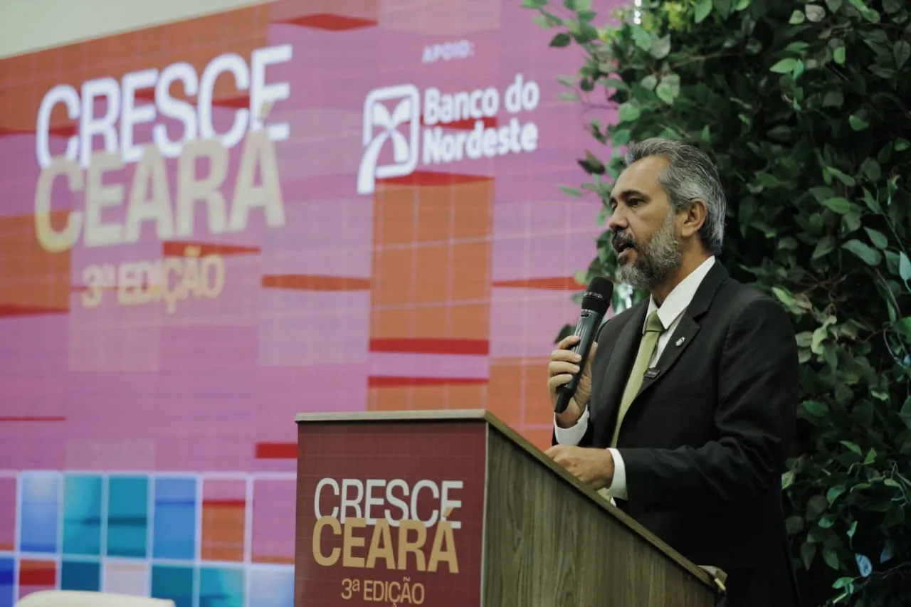 Governador Elmano de Freitas durante o evento Cresce Ceará.
