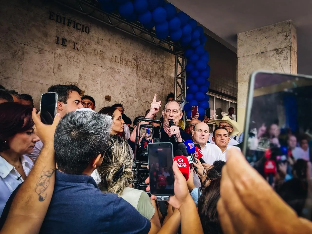Ciro Gomes discursou no Beco do Cotovelo, em Sobral, já como pré-candidato ao Governo do Ceará.