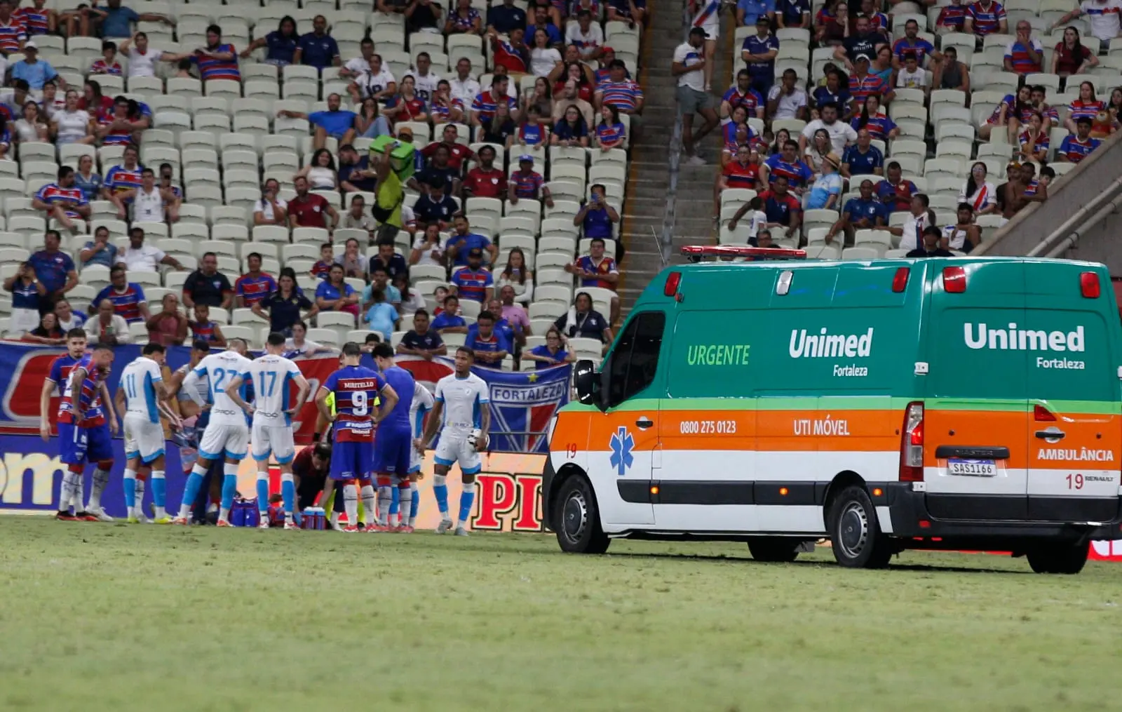 Ambulância na Arena Castelão em Fortaleza x Londrina