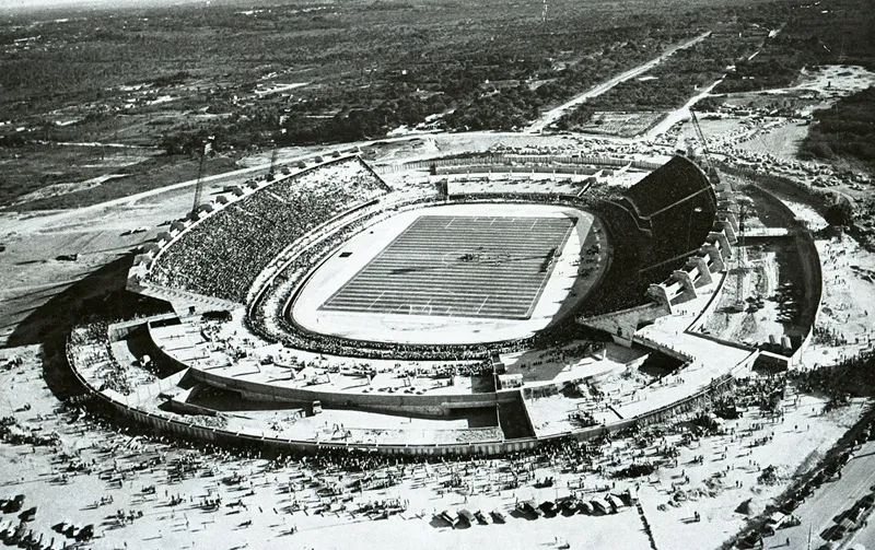 Estádio Castelão foi inaugurado com anel superior incompleto, em 1973