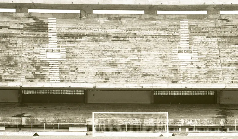 Com o anel superior completo, a capacidade do estádio subiu para 130 mil lugares