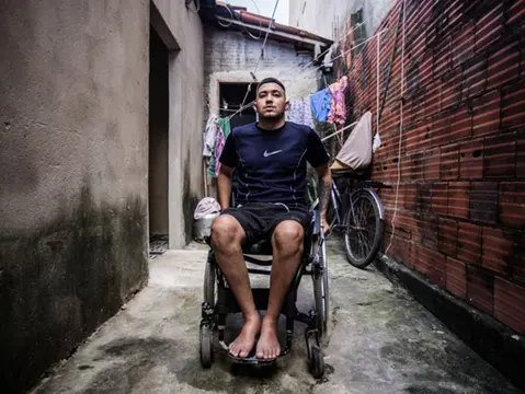 Imagem da notícia: Jovem tratado com polilaminina no CE ficou paraplégico ao ser baleado na porta de casa: ‘estou esperançoso'