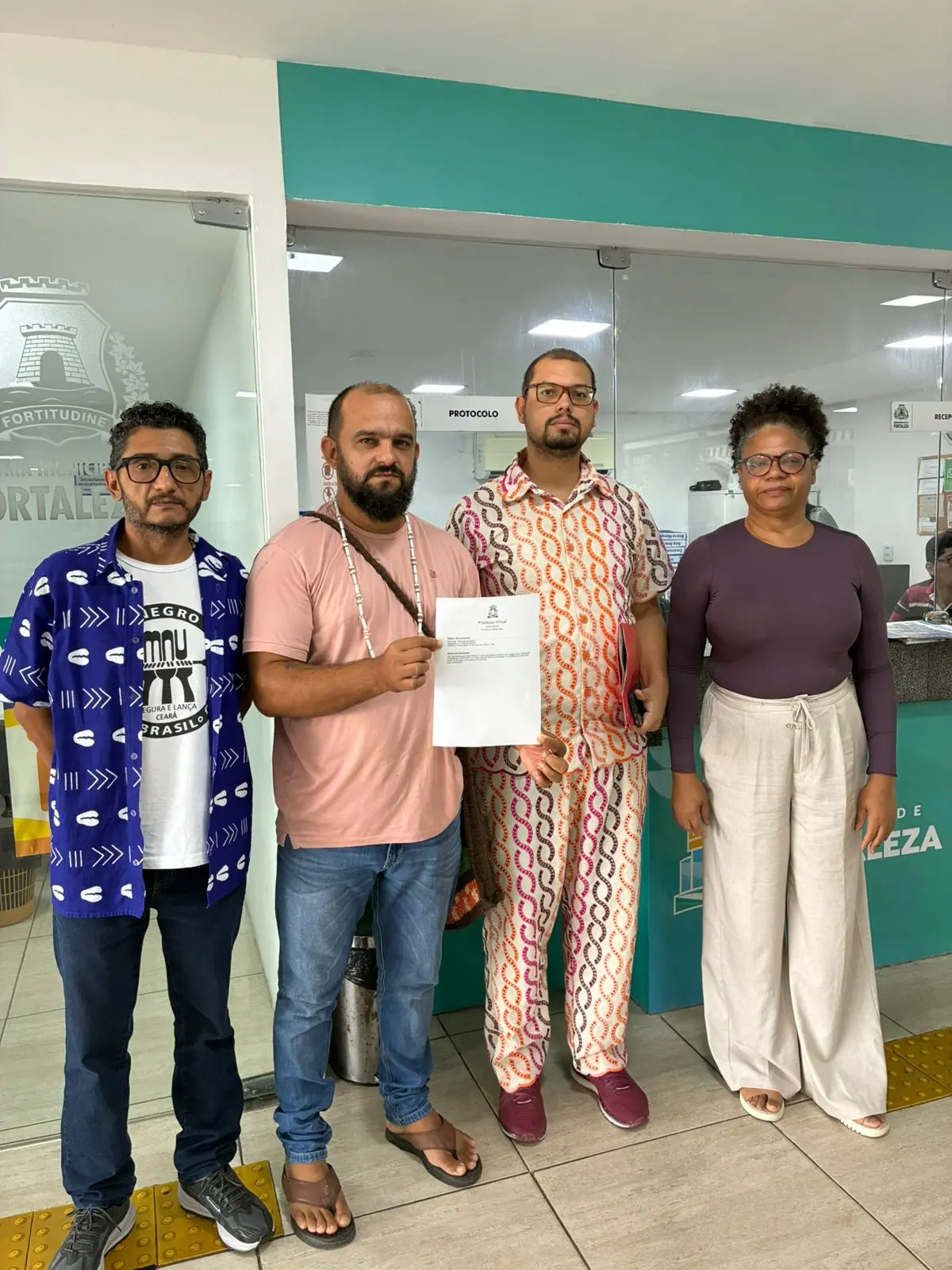 Foto de membros do Coletivo Ibilé na Câmara de Fortaleza.