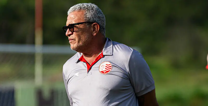 Hélio dos Anjos em ação pelo Náutico