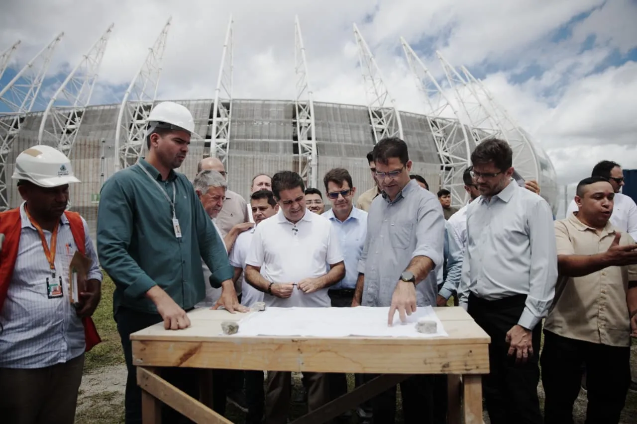 Prefeito Evandro Leitão assina ordem de serviço para início das obras no entorno da Arena Castelão.