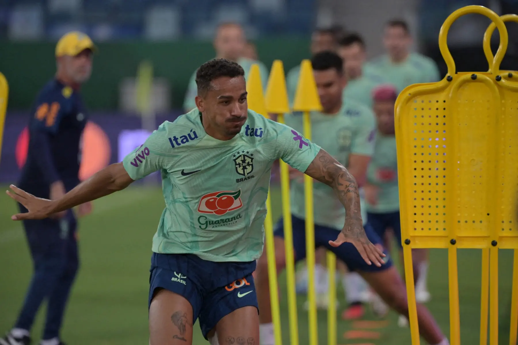 Danilo em ação pela Seleção Brasileira