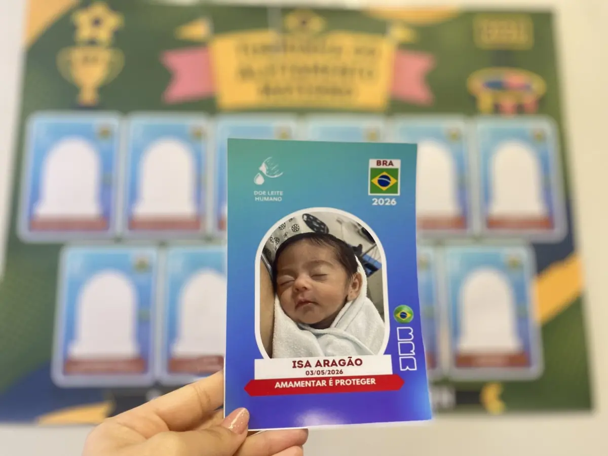 Hospital cearense transforma bebês em figurinhas da Copa para incentivar aleitamento.