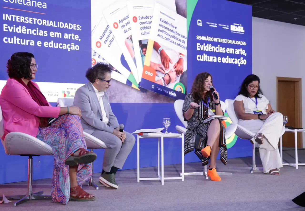 Evento sobre a pesquisa Intersetorialidades, com Tereza Santos Farias, Fabiano Piúba, Carla Chiamarelli e Ana Maria Cardoso.