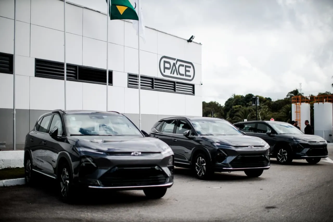 Pace estuda o desenvolvimento de uma fábrica de baterias.