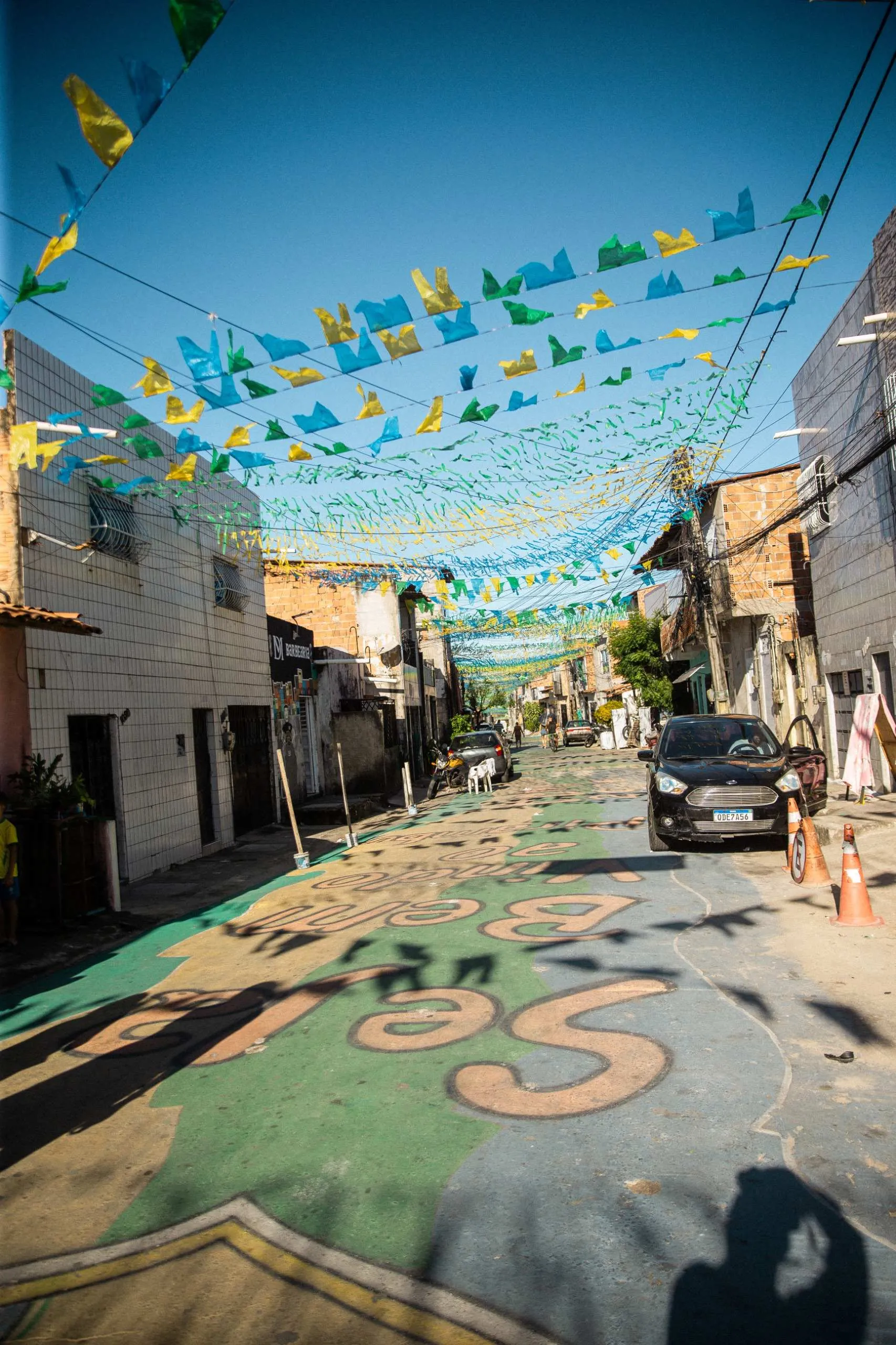 Em 2026, a Copa do Mundo acontece em meio ao período de São João, com bandeirinhas de verde e amarelo.