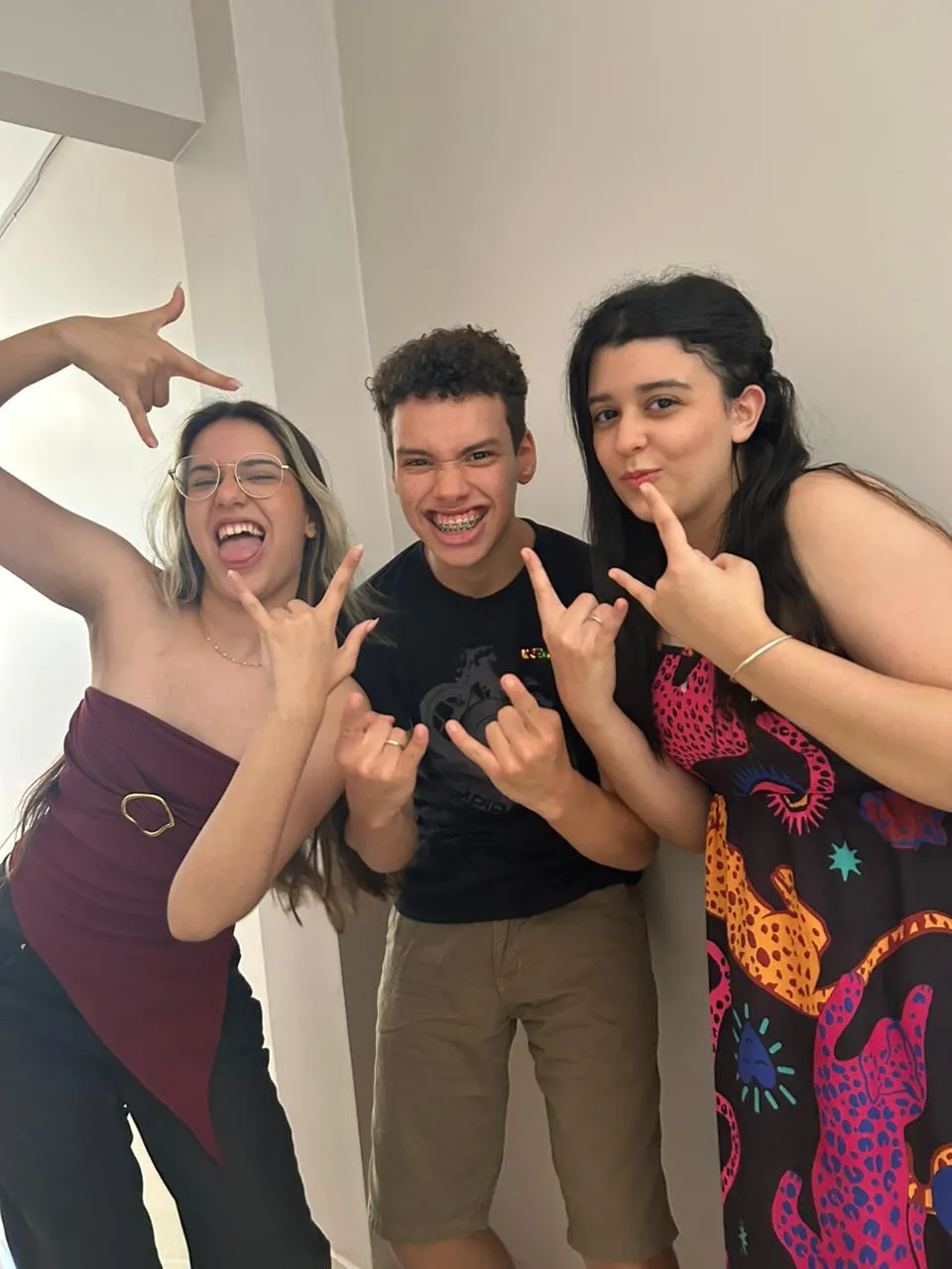 Estudantes do terceiro ano, Ana Beatriz, Alonso e Luiza conciliaram os estudos para o vestibular com a realização da ONHB. Juntos, passaram pela primeira vez para a Grande Final em Campinas.