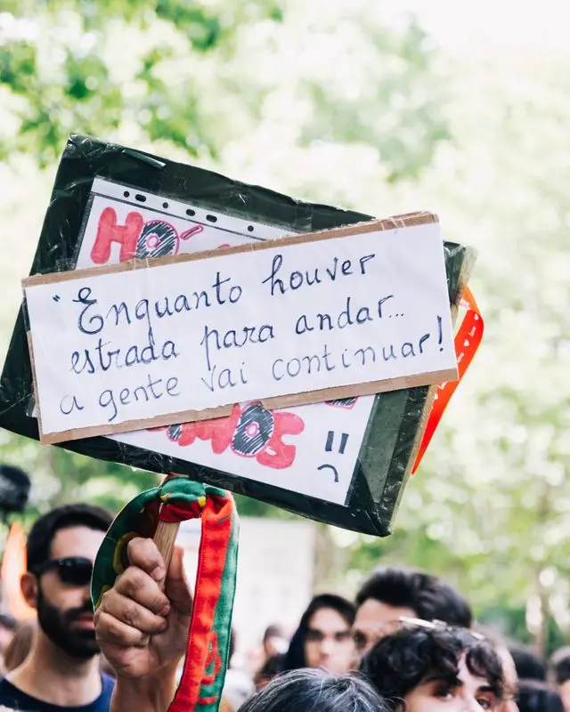 Placa que mostra o valor do esforço
