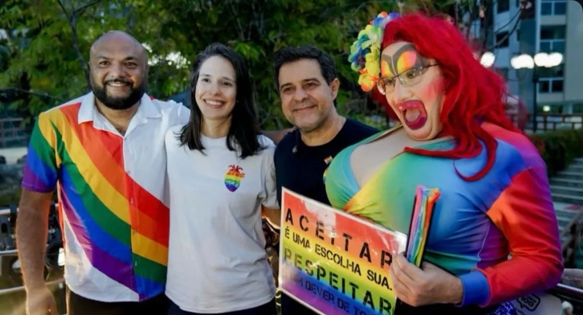 a 25ª Parada pela Diversidade Sexual do Ceará contou com a presença do prefeito de Fortaleza, Evandro Leitão.
