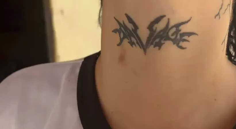 Marcas de violência deixadas na adolescente pelo suspeito.