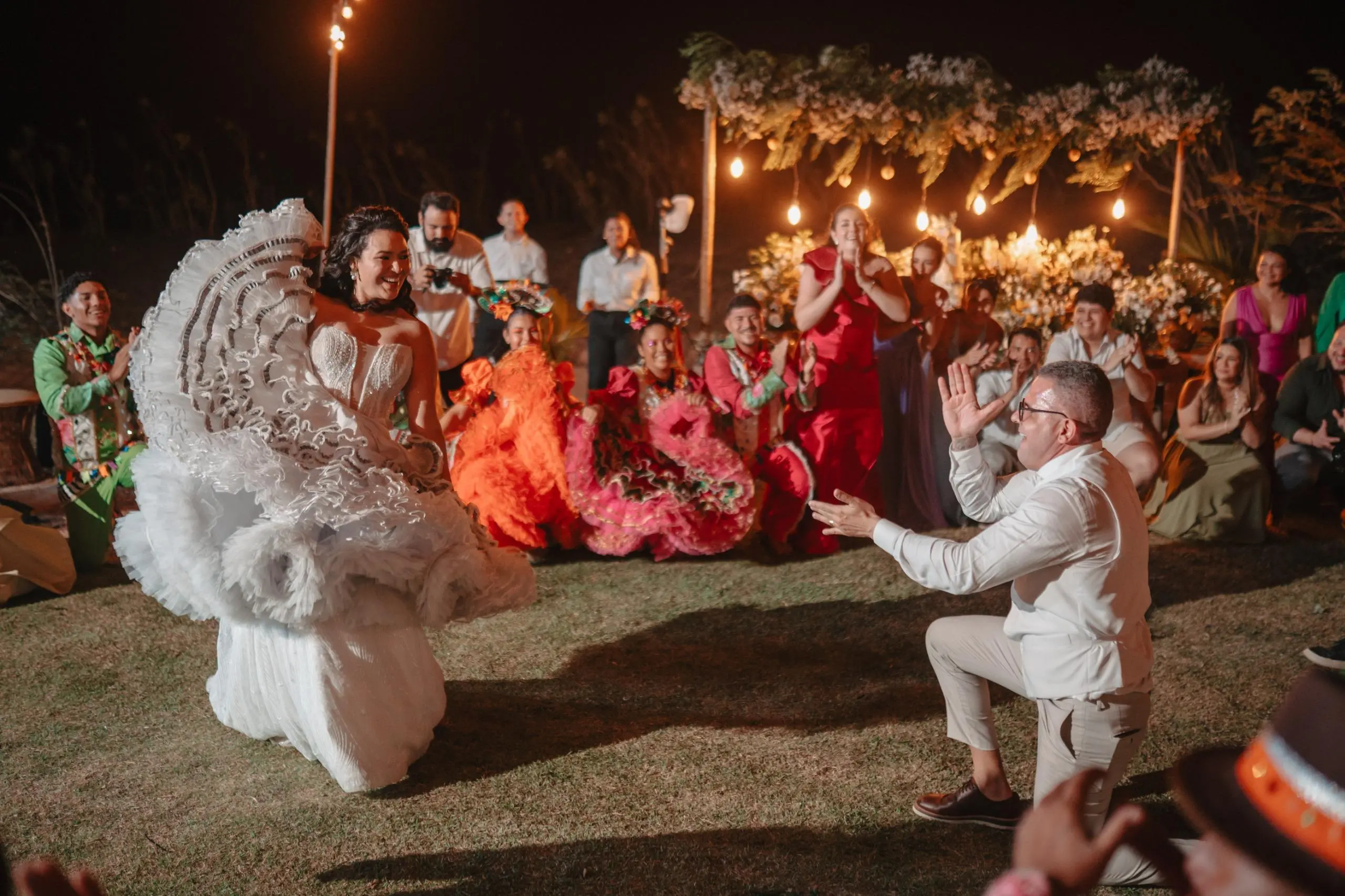 Imagem da notícia Noiva cearense é surpreendida com quadrilha junina no casamento; veja vídeo