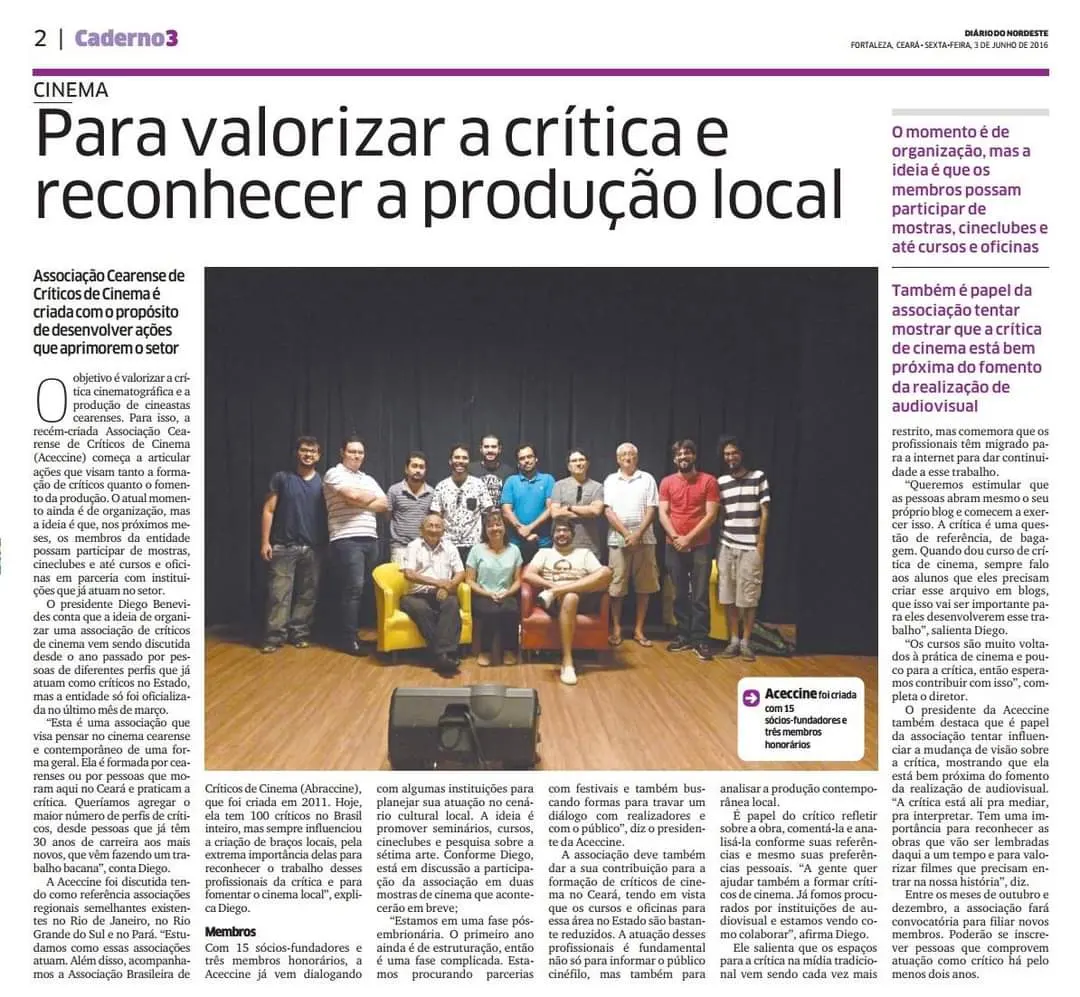 Membros da Associação Cearense de Críticos de Cinema (Aceccine) posam reunidos em um ambiente interno iluminado, sorrindo para a foto dispostos em pé e sentados em um sofá. A imagem faz parte de uma página do jornal Diário do Nordeste, com o título principal 'Para valorizar a crítica e reconhecer a produção local' em grande destaque no topo.