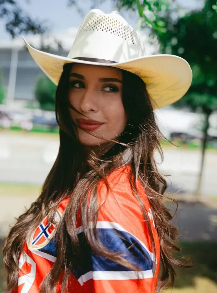Isabel já jogou futebol e, atualmente, trabalha como modelo