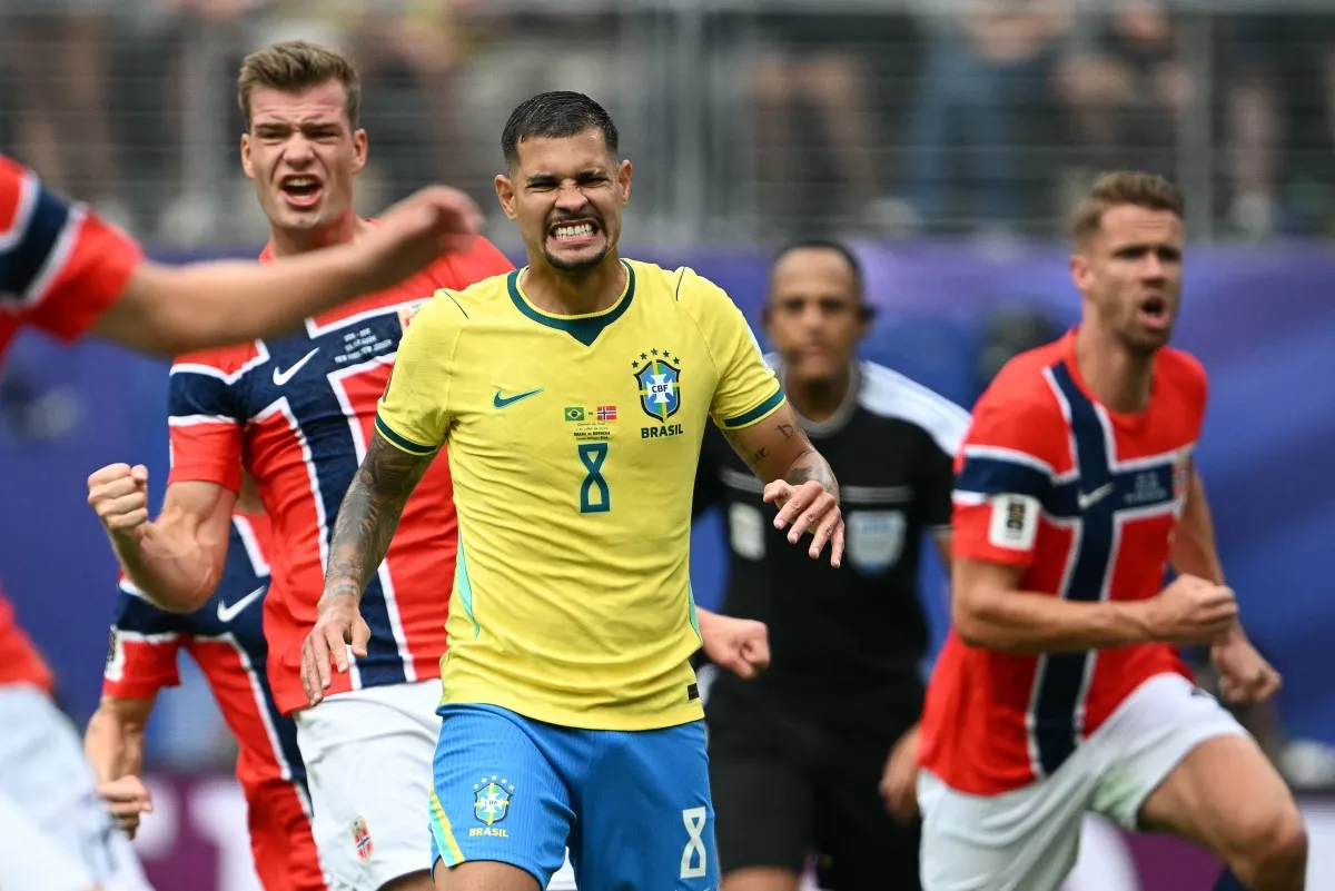 Bruno Guimarães teve chance para abrir o placar, mas perdeu pênalti contra a Noruega