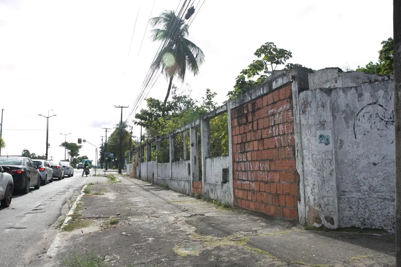 Apesar da demolição, alguns imóveis da vila ainda seguem nas proximidades do ITA Ceará.