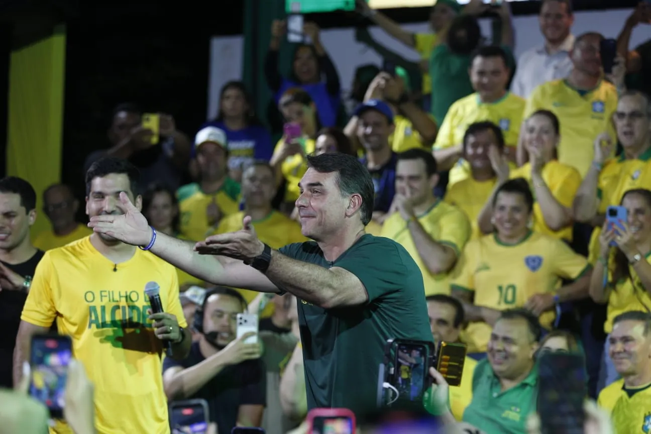 Flávio Bolsonaro defendeu uma atuação mais dura contra o crime organizado.