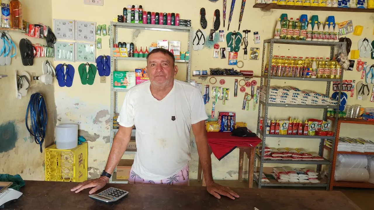 Seu Arino montou um bar após retornar para Uiraponga.