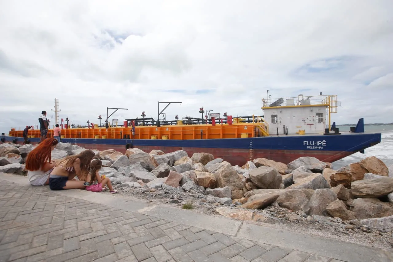Encalhe de balsa ocorreu no primeiro espigão do Icaraí, na Caucaia.