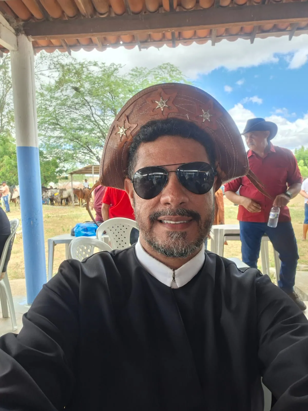 Pernambucano de nascença, padre Almir Rogério foi pároco em Sergipe e está em Independência, no interior do Ceará, há seis meses.