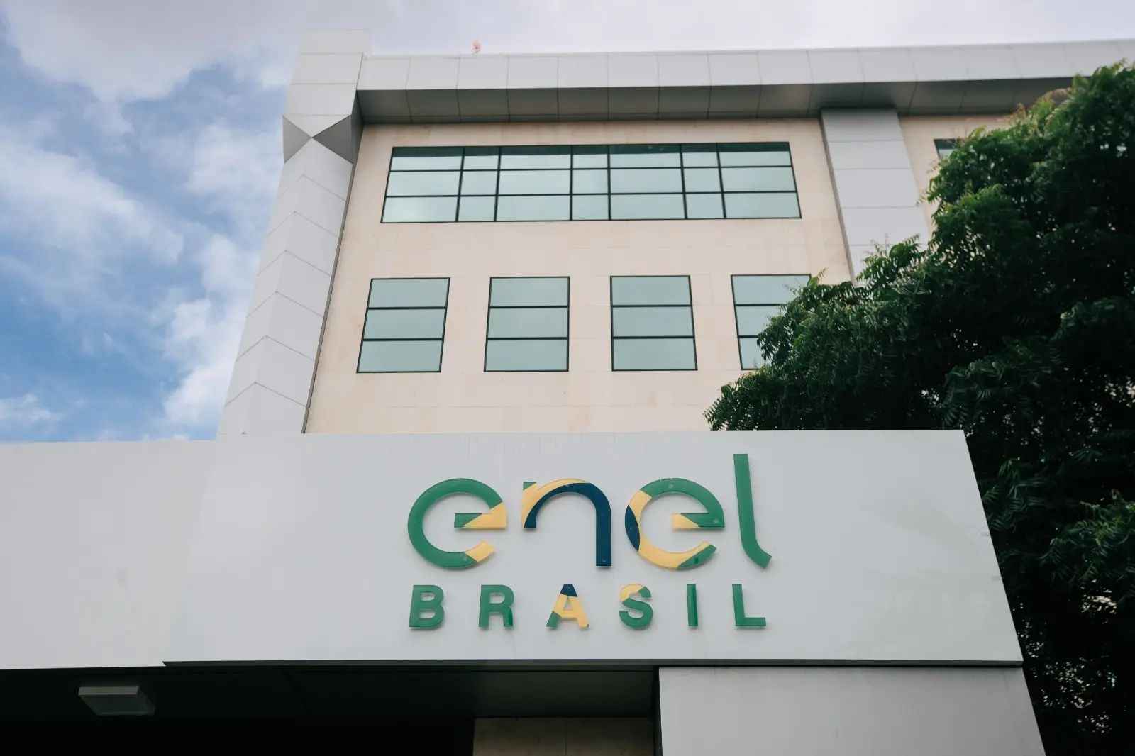 Foto de fachada da Enel Distribuição Ceará.