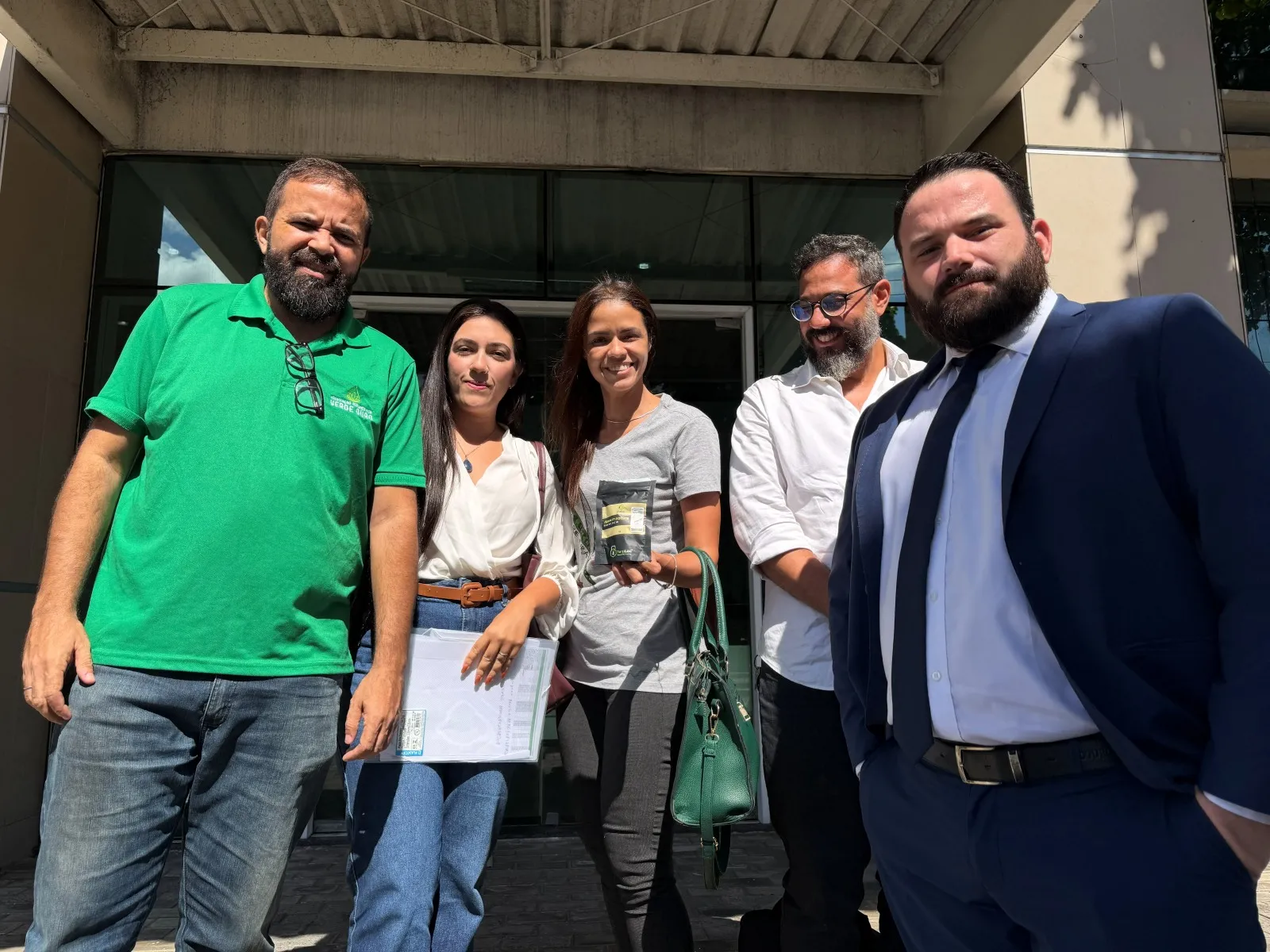 Representantes das associações canábicas e um advogado deram depoimento na Delegacia de Narcóticos.