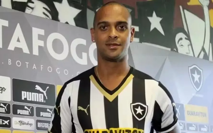 Tássio Maia dos Santos jogou pelo Botafogo em 2015.