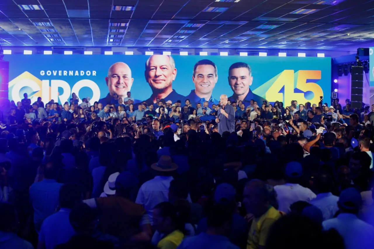 Palanque de Ciro Gomes tinha lideranças políticas de PSDB, PL e União Brasil.