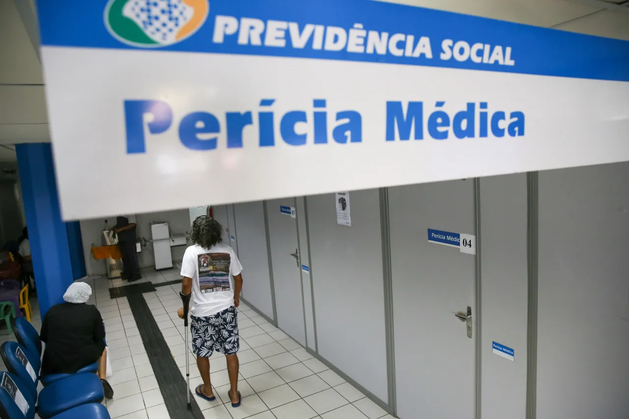 Para ter direito ao benefício, o segurado deve ter a incapacidade para o trabalho reconhecida pela Perícia Médica Federal.