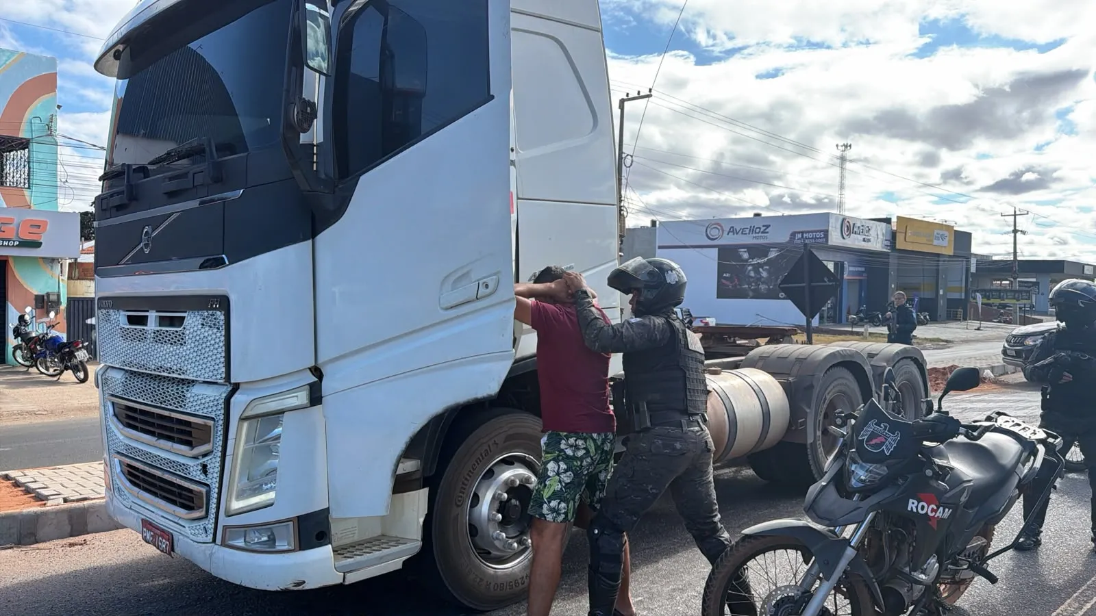 Suspeito foi localizado dirigindo o caminhão que usou para matar a ex-namorada.