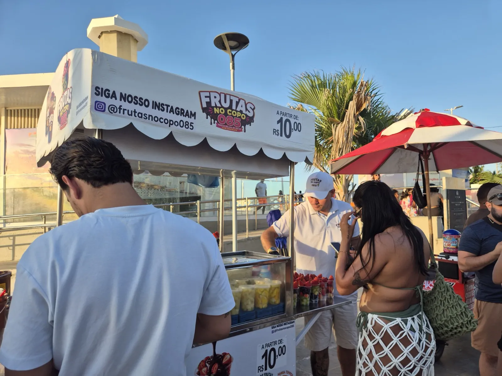 Novo point da Praia de Iracema, o Frutas no Copo 085 tem atraído o público vindo especialmente das redes sociais.