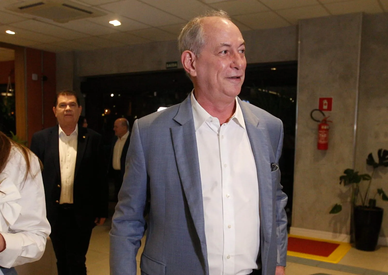 Ciro Gomes durante a chegada ao debate.