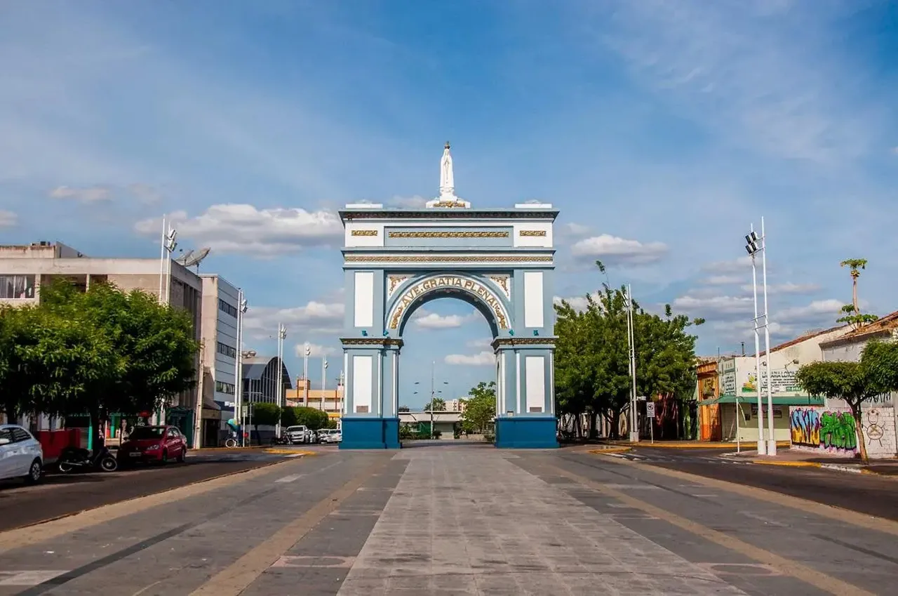 O monumento foi construído em 1953, por iniciativa de Dom José, como marco da visita da imagem peregrina de Nossa Senhora de Fátima a Sobral.