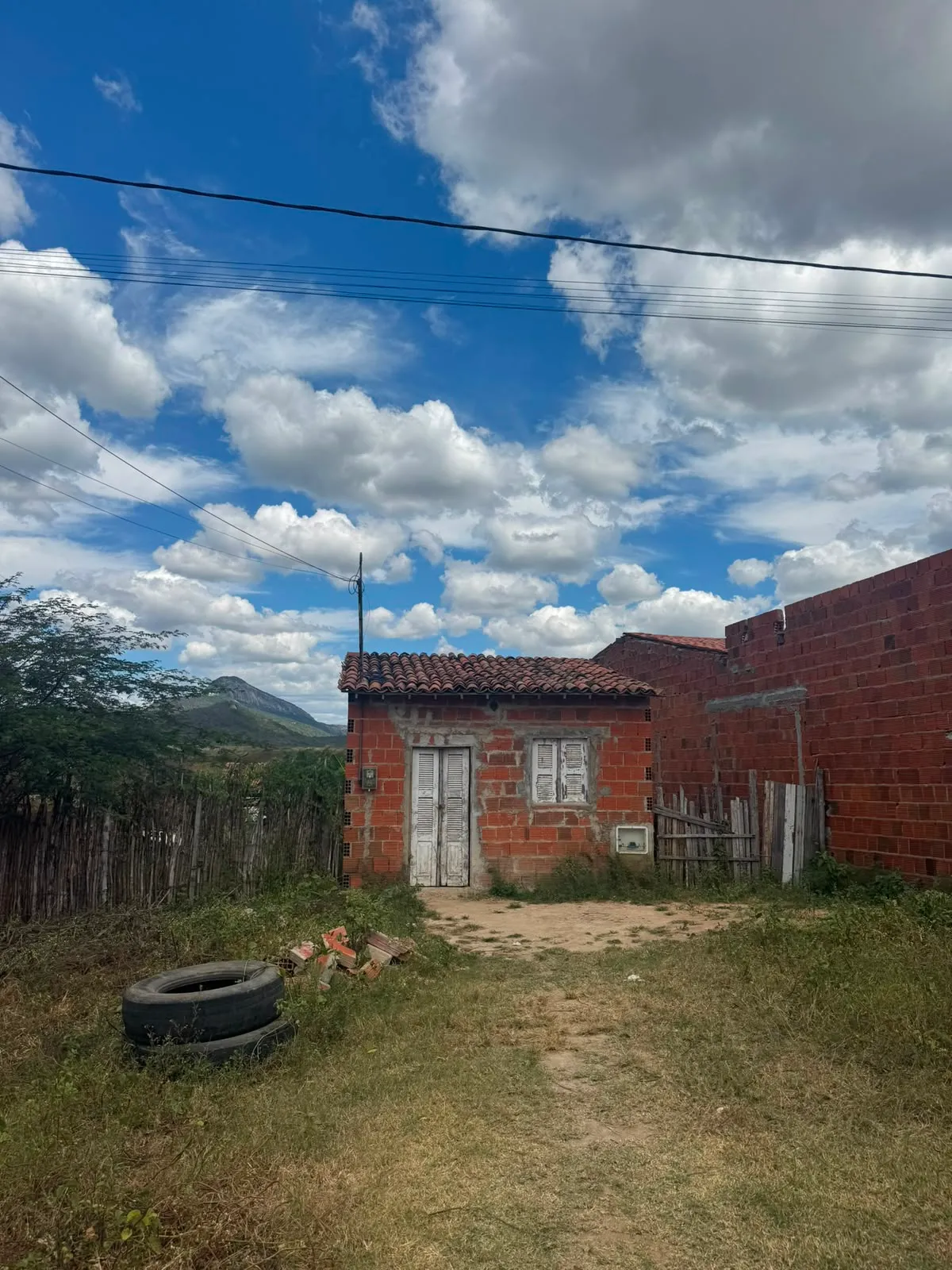 Fiação colocada é toda feita a partir de ligações irregulares.