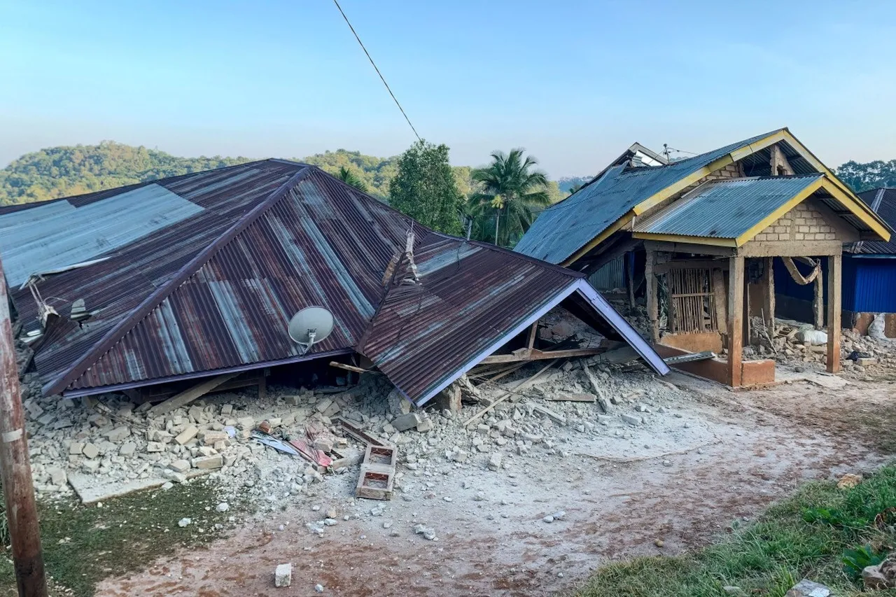 Um terremoto de magnitude 7,7 atingiu a região ao largo da ilha de Flores, no leste da Indonésia, na madrugada deste sábado (15).