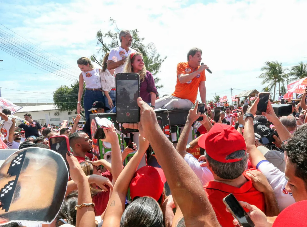 Elmano de Freitas, Gabriella Aguiar, Cid Gomes e Luizianne Lins durante 1º evento de campanha no Pirambu, em Fortaleza.