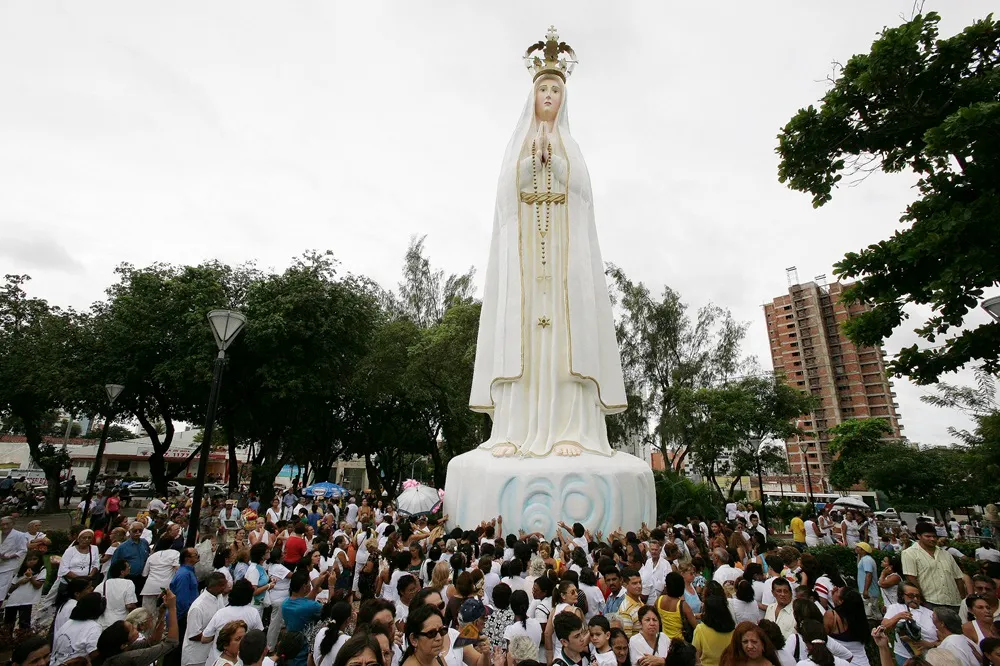 Monumento a Nossa Senhora de Fátima em Fortaleza tem 14 metros.