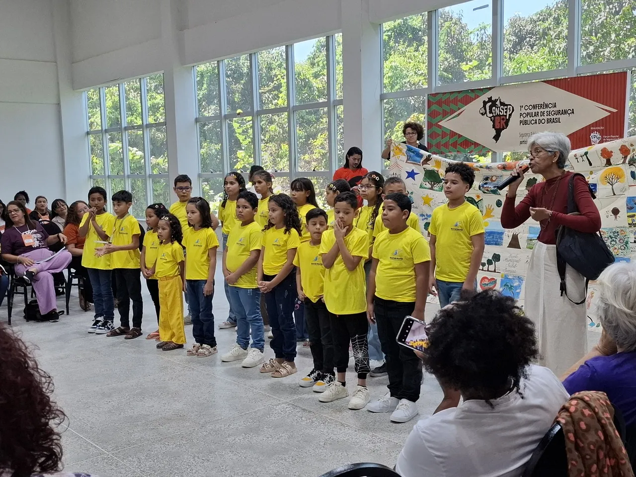 Coral de crianças do Curió abriu a programação do evento nesta quinta (20).