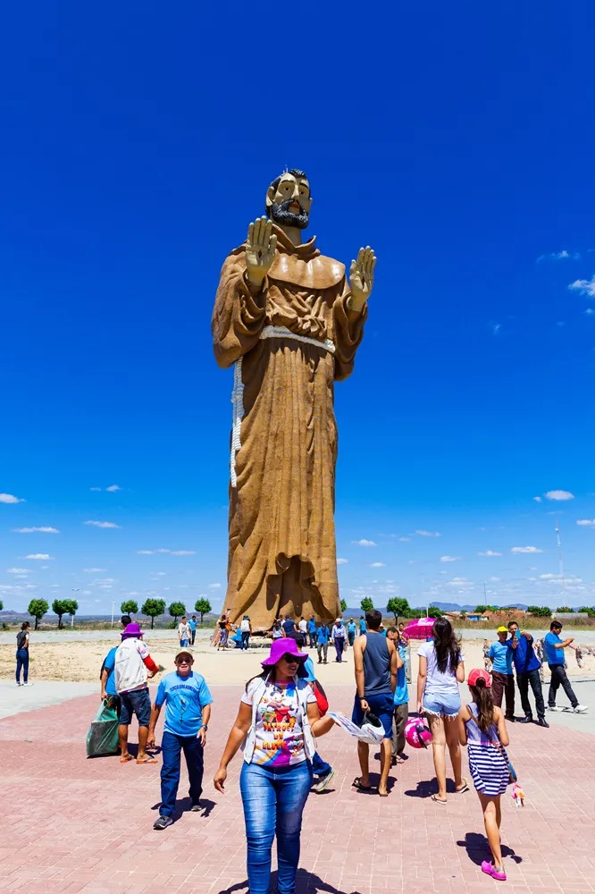 Santuário tem sido lugar de fé, onde peregrinos encontram consolo e cura espiritual.