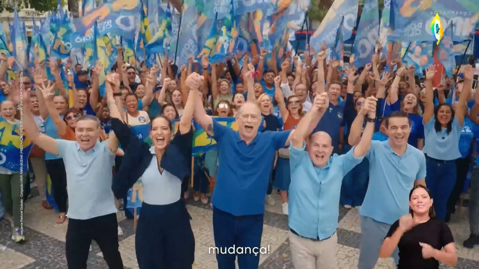 Ciro Gomes ao lado da esposa, Giselle Bezerra, e dos aliados políticos Roberto Cláudio, Capitão Wagner e Alcides Fernandes.