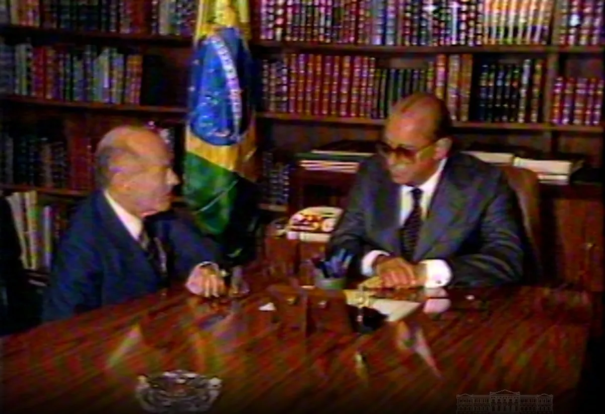Registro de Marcílio em encontro com o presidente Figueiredo para comunicar sua decisão de disputar, pela terceira vez, o comando da Câmara, desta vez pelo PDS.