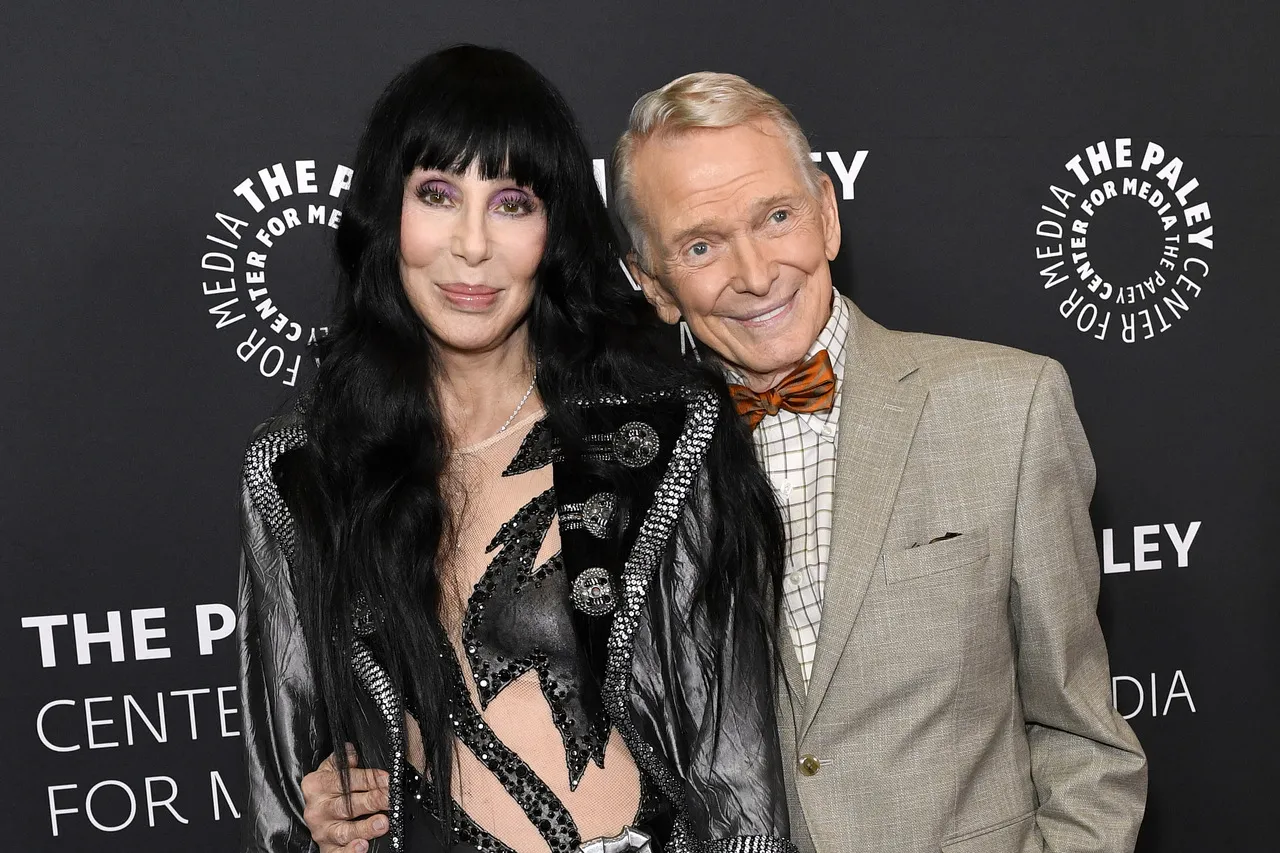 Cher e Bob Mackie foram parceiros criativos ao longo de mais de seis décadas.
