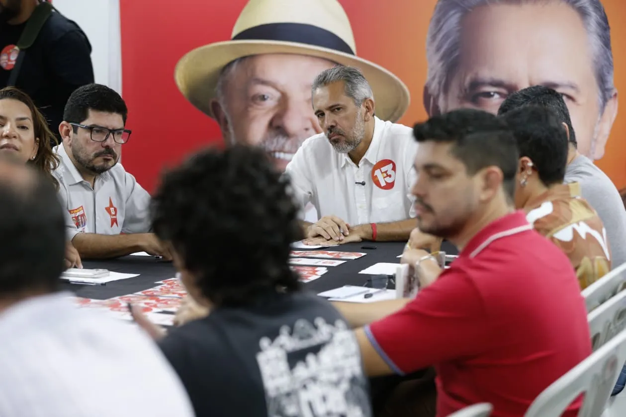 Elmano participou de reunião com equipe de coordenação de campanha nesta terça-feira (15).