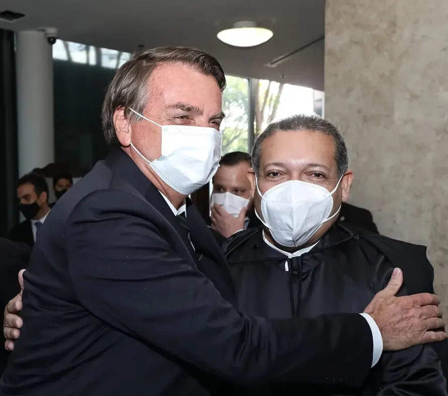Nunes e Bolsonaro juntos na posse do ministro ao STF.