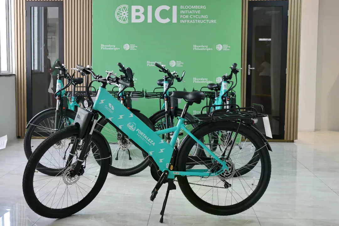 Em dezembro do ano passado, a Citinova entregou modelos semelhantes de bicicletas elétricas desenvolvidas especialmente para entregadores de aplicativo.