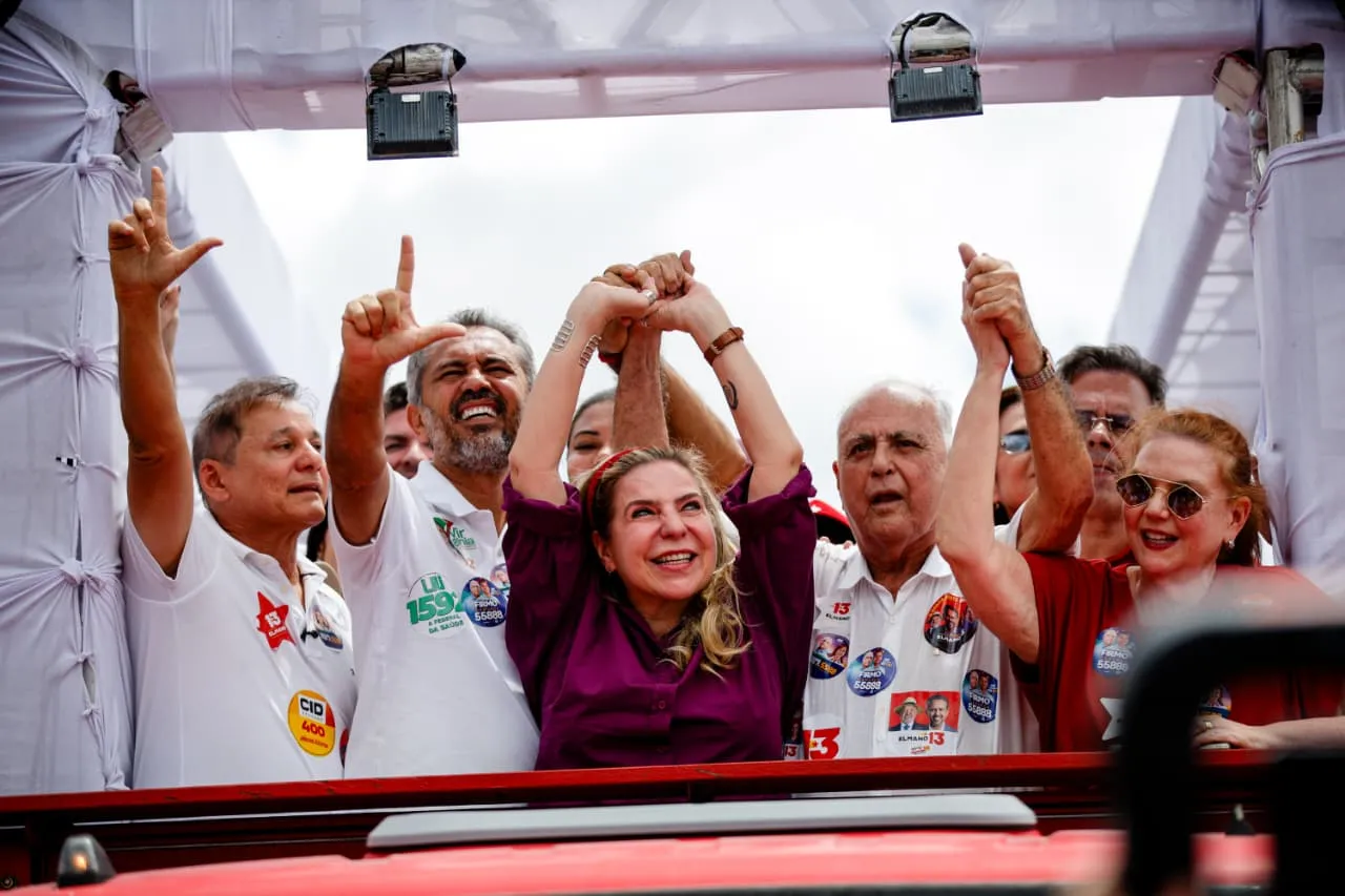 Elmano participou de carreata em Maracanaú neste sábado (19).